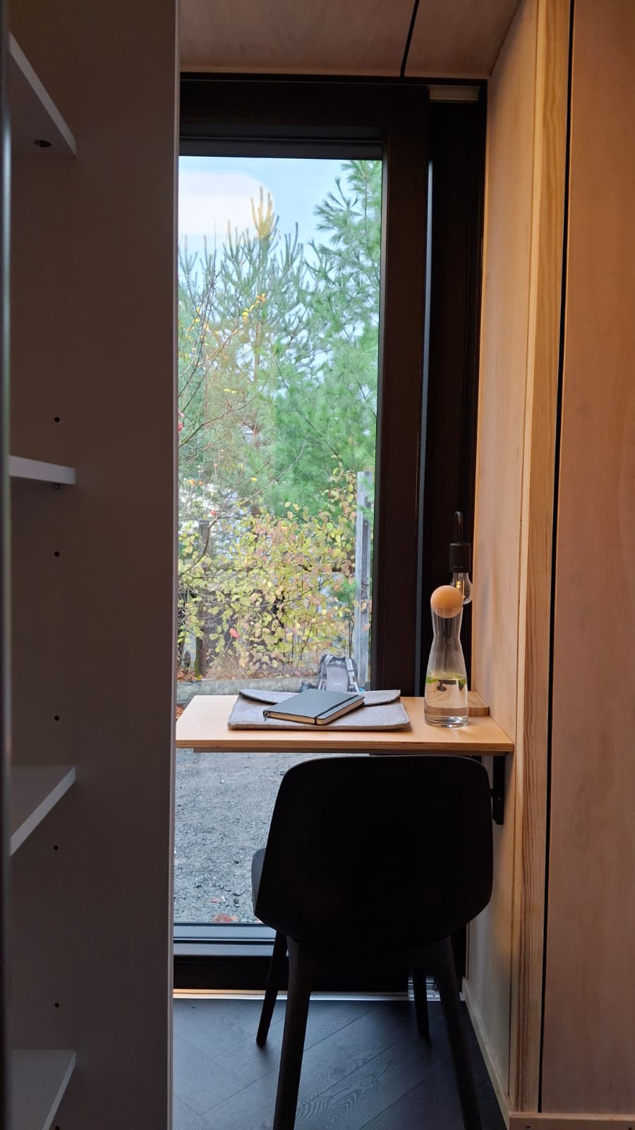 Arbeitsplatz im Monolith Tiny House